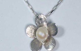 luciene-amador-flower-pearl